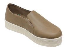 Breckelles Women's Cyber-01 Round Toe Slip-On Platform Sneaker