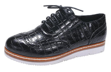 Nature Breeze Women's Wingtip Lace-Up Croc Embossed Flatform Oxford Shoe