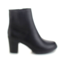 Refresh KRISTIN-01 Women's Almond Toe Elastic Lug Sole Chunky Heel Ankle Booties