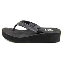 Yellow Box Women's Scalia Black Flip Flops