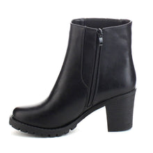 Refresh KRISTIN-01 Women's Almond Toe Elastic Lug Sole Chunky Heel Ankle Booties